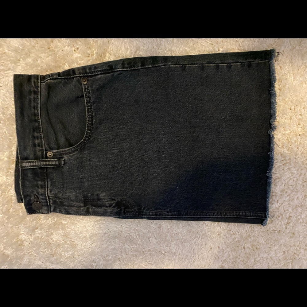 Black Levi’s Denim Skirt